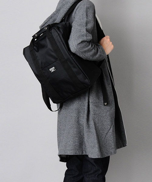 ZUCCa（ズッカ）の「【WEB限定】(O)ナイロンスクウェアバッグ*（バックパック/リュック・レディース・ブラック/カーキ/ネイビー/グレー・FREE）」の17枚目の写真