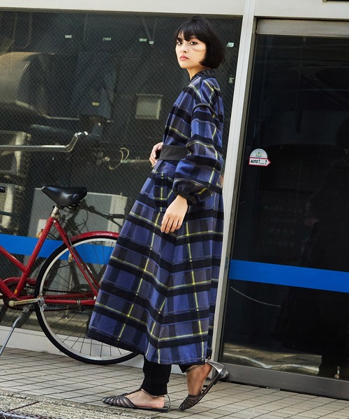 AVIE（アビィ）の「インポートチェックボリュームコート（チェスターコート・レディース・ネイビー・38）」の4枚目の写真