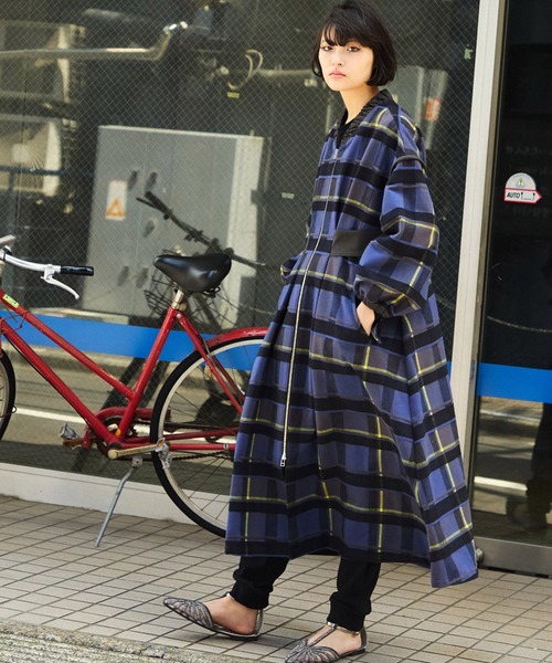 AVIE（アビィ）の「インポートチェックボリュームコート（チェスターコート・レディース・ネイビー・38）」の3枚目の写真