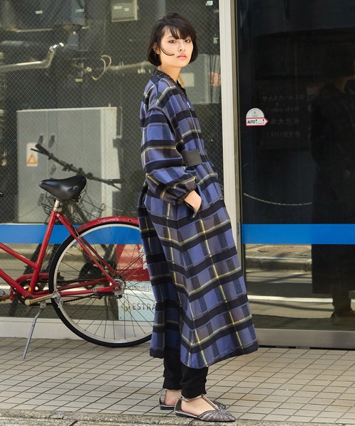 AVIE（アビィ）の「インポートチェックボリュームコート（チェスターコート・レディース・ネイビー・38）」の5枚目の写真