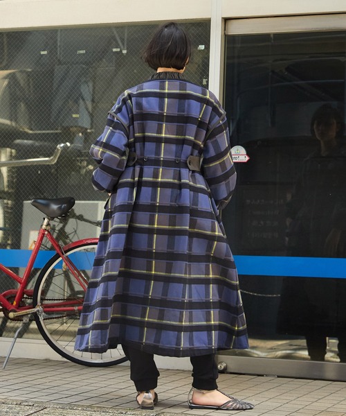 AVIE（アビィ）の「インポートチェックボリュームコート（チェスターコート・レディース・ネイビー・38）」の6枚目の写真