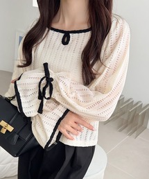 【mily bilet】華やかさと上品さを兼ね備えたデザインが個性的。ストライプレースキャンディースリーブリボン付きプルオーバー(長袖)