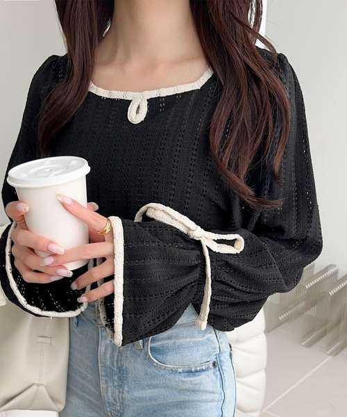 mily bilet（ミウィビレット）の「【mily bilet】華やかさと上品さを兼ね備えたデザインが個性的。ストライプレースキャンディースリーブリボン付きプルオーバー（長袖）（Tシャツ/カットソー・レディース・アイボリー/ブラック/ブラウン・X-LARGE/SMALL/MEDIUM/LARGE）」の2枚目の写真