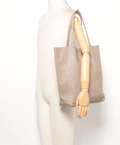 MARLON FIRENZE（マーロンフィレンツェ）の「【MARLON FIRENZE】イタリアンレザー A4トートバッグ（トートバッグ・レディース・グレイッシュベージュ/ブラック/シルバー・FREE）」の19枚目の写真