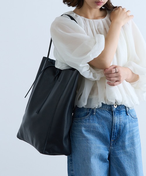 MARLON FIRENZE（マーロンフィレンツェ）の「【MARLON FIRENZE】イタリアンレザー A4トートバッグ（トートバッグ・レディース・グレイッシュベージュ/ブラック/シルバー・FREE）」の2枚目の写真