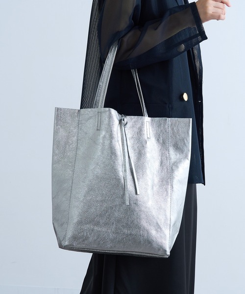 MARLON FIRENZE（マーロンフィレンツェ）の「【MARLON FIRENZE】イタリアンレザー A4トートバッグ（トートバッグ・レディース・グレイッシュベージュ/ブラック/シルバー・FREE）」の11枚目の写真