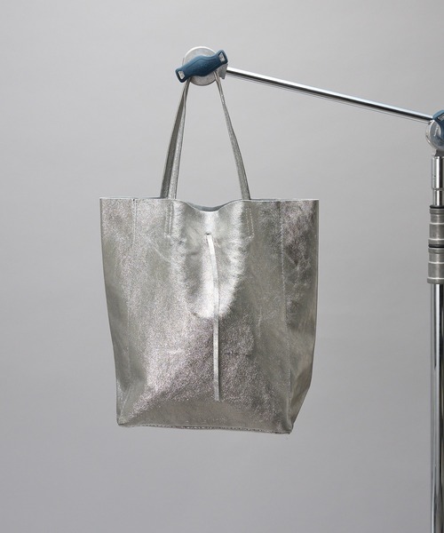 MARLON FIRENZE（マーロンフィレンツェ）の「【MARLON FIRENZE】イタリアンレザー A4トートバッグ（トートバッグ・レディース・グレイッシュベージュ/ブラック/シルバー・FREE）」の7枚目の写真