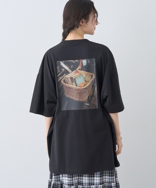 earth music&ecology(アースミュージックアンドエコロジー)の「アソートグラフィックルーズTee(Tシャツ/カットソー・レディース・ブラック/オフホワイト/クリーム・FREE)」の1枚目の写真
