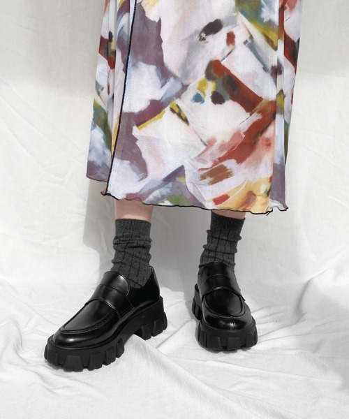 MAMIAN（マミアン）の「ラウンドトゥ トラックソール ローファー (5.5cmソール)（ローファー・レディース・ブラック/ワイン/カーキ・40/39/37/36/38）」の4枚目の写真