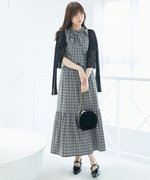 MAJESTIC LEGON(マジェスティックレゴン)の「キラキラボタンシアーカーディガン(カーディガン/ボレロ・レディース・ピンク/ブルー/オフホワイト/ネイビー/イエロー/ブラック・MEDIUM)」の8枚目の写真