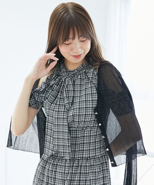 MAJESTIC LEGON（マジェスティックレゴン）の「キラキラボタンシアーカーディガン（カーディガン/ボレロ・レディース・ピンク/ブルー/オフホワイト/ネイビー/イエロー/ブラック・MEDIUM）」の22枚目の写真