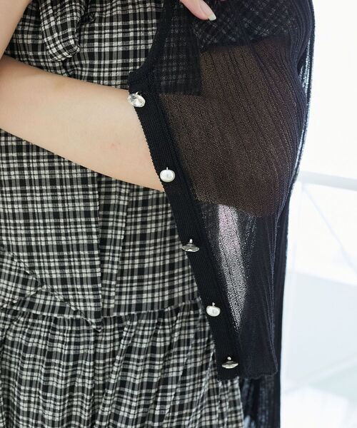 MAJESTIC LEGON（マジェスティックレゴン）の「キラキラボタンシアーカーディガン（カーディガン/ボレロ・レディース・ピンク/ブルー/オフホワイト/ネイビー/イエロー/ブラック・MEDIUM）」の20枚目の写真