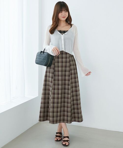 MAJESTIC LEGON（マジェスティックレゴン）の「キラキラボタンシアーカーディガン（カーディガン/ボレロ・レディース・ピンク/ブルー/オフホワイト/ネイビー/イエロー/ブラック・MEDIUM）」の17枚目の写真