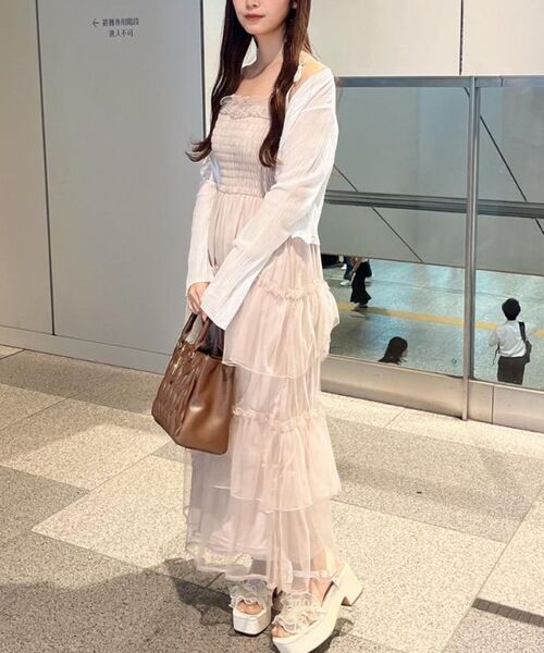 MAJESTIC LEGON（マジェスティックレゴン）の「キラキラボタンシアーカーディガン（カーディガン/ボレロ・レディース・ピンク/ブルー/オフホワイト/ネイビー/イエロー/ブラック・MEDIUM）」の10枚目の写真