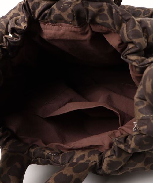 OLEND（オレンド）の「OLEND ONA SOFT BAG LEOPARD（ハンドバッグ・レディース・カーキブラウン・FREE）」の7枚目の写真