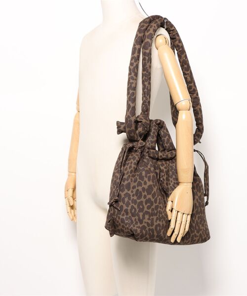 OLEND（オレンド）の「OLEND ONA SOFT BAG LEOPARD（ハンドバッグ・レディース・カーキブラウン・FREE）」の8枚目の写真