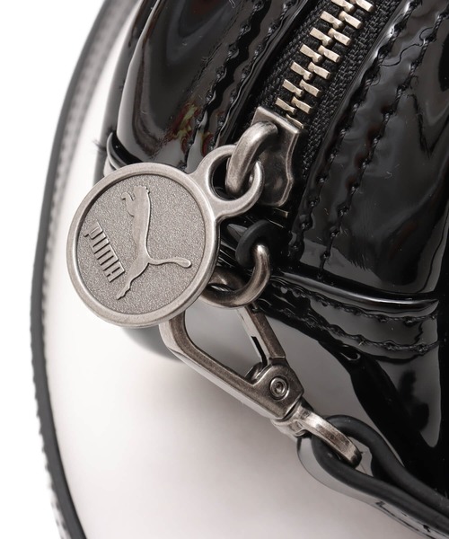 PUMA（プーマ）の「PUMA PUMA 1976 MICRO GRIP BAG / プーマ プーマ 1976 マイクログリップバッグ（ハンドバッグ・レディース・ブラック/レッド/グリーン・ONE SIZE）」の6枚目の写真