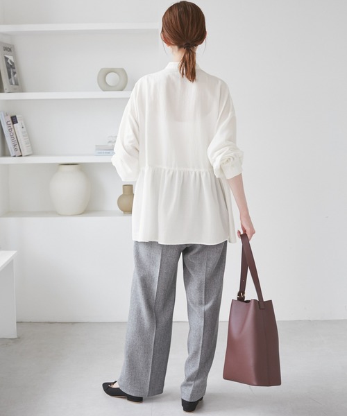 ROPE' PICNIC（ロペピクニック）の「【UVケア・防シワ】羽織れるピンタックデザインペプラムシャツ（シャツ/ブラウス・レディース・ダークブラウン/サックスブルー/クリーム/オフホワイト/ブラック・M/S）」の15枚目の写真