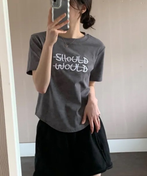 NANAHACHI(ナナハチ)の「ビンテージライク 英字刺繍入り 半袖Tシャツ(Tシャツ/カットソー・レディース・ホワイト/チャコールグレー/ブラック・FREE)」の10枚目の写真