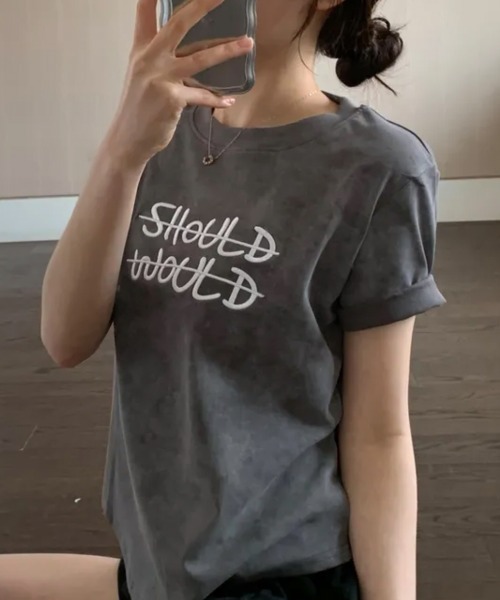 NANAHACHI(ナナハチ)の「ビンテージライク 英字刺繍入り 半袖Tシャツ(Tシャツ/カットソー・レディース・ホワイト/チャコールグレー/ブラック・FREE)」の6枚目の写真