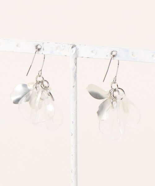 tone(トーン)の「【Agaro】No.476p 花びら フラワー サージカルステンレスピアス(MA)(ピアス(両耳用)・レディース・シルバー・FREE)」の7枚目の写真