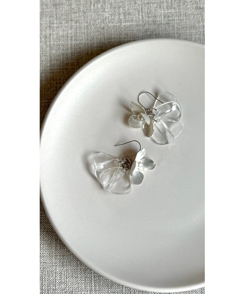 tone(トーン)の「【Agaro】No.476p 花びら フラワー サージカルステンレスピアス(MA)(ピアス(両耳用)・レディース・シルバー・FREE)」の1枚目の写真