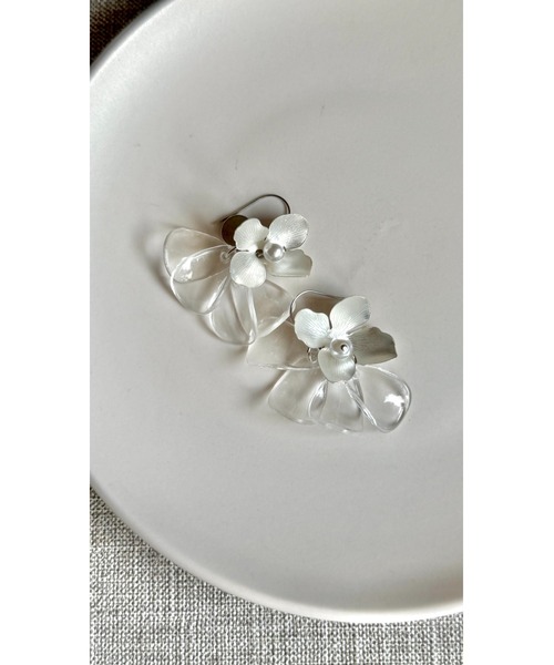 tone(トーン)の「【Agaro】No.476p 花びら フラワー サージカルステンレスピアス(MA)(ピアス(両耳用)・レディース・シルバー・FREE)」の4枚目の写真