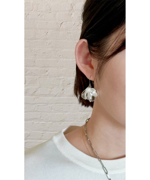 tone(トーン)の「【Agaro】No.476p 花びら フラワー サージカルステンレスピアス(MA)(ピアス(両耳用)・レディース・シルバー・FREE)」の6枚目の写真