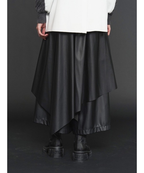 UN3D.（アンスリード）の「FAKE LEATHER ASYMME LAYERED PT / フェイクレザーアシメレイヤードパンツ（その他パンツ・レディース・シルバー/ブラック・38/36）」の5枚目の写真