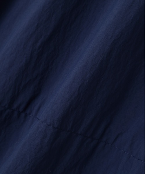 MHL.（エムエイチエル）の「PROOFED LIGHT NYLON TAFFETA（ブルゾン・メンズ・セージグリーン/ブラック/ネイビー・MEDIUM/LARGE）」の9枚目の写真