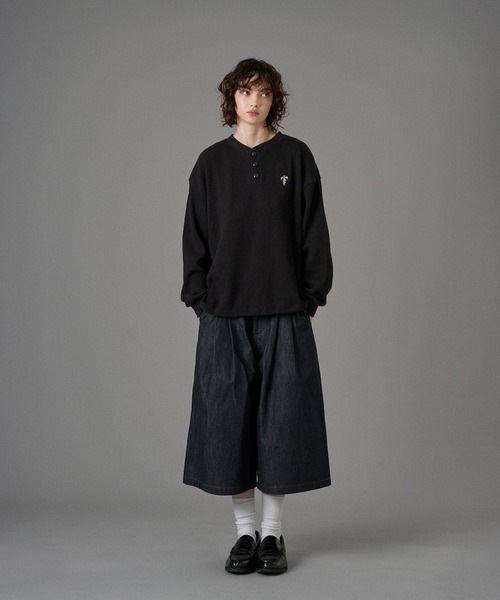 ONCILY(オンシェリー)の「LOGO HENRY NECK THERMAL LONG SLEEVE T-SHIRT /ロゴヘンリーネックサーマルロンT(Tシャツ/カットソー・メンズ・ネイビー/ブラック/グレー・SMALL/MEDIUM/LARGE)」の9枚目の写真