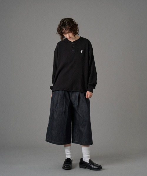 ONCILY(オンシェリー)の「LOGO HENRY NECK THERMAL LONG SLEEVE T-SHIRT /ロゴヘンリーネックサーマルロンT(Tシャツ/カットソー・メンズ・ネイビー/ブラック/グレー・SMALL/MEDIUM/LARGE)」の10枚目の写真