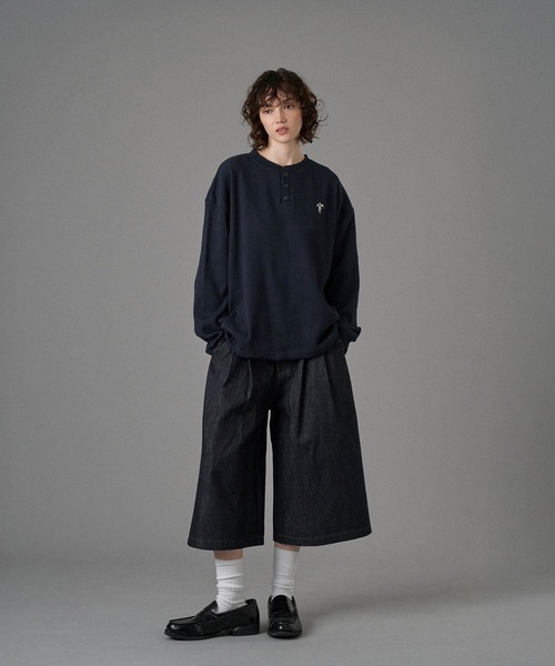 ONCILY(オンシェリー)の「LOGO HENRY NECK THERMAL LONG SLEEVE T-SHIRT /ロゴヘンリーネックサーマルロンT(Tシャツ/カットソー・メンズ・ネイビー/ブラック/グレー・SMALL/MEDIUM/LARGE)」の17枚目の写真
