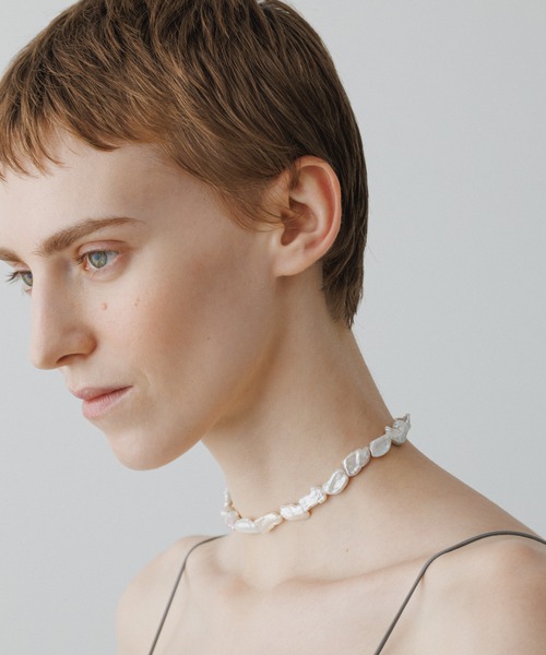 ADAM ET ROPE'(アダムエロペ)の「【EMOELLE】freshwater pearl choker(チョーカー・レディース・オフホワイト・FREE)」の3枚目の写真