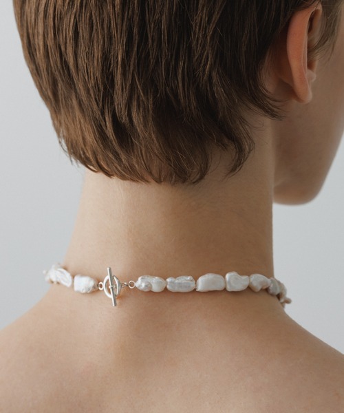 ADAM ET ROPE'(アダムエロペ)の「【EMOELLE】freshwater pearl choker(チョーカー・レディース・オフホワイト・FREE)」の4枚目の写真
