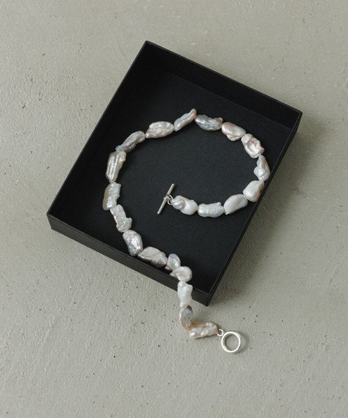 ADAM ET ROPE'(アダムエロペ)の「【EMOELLE】freshwater pearl choker(チョーカー・レディース・オフホワイト・FREE)」の5枚目の写真