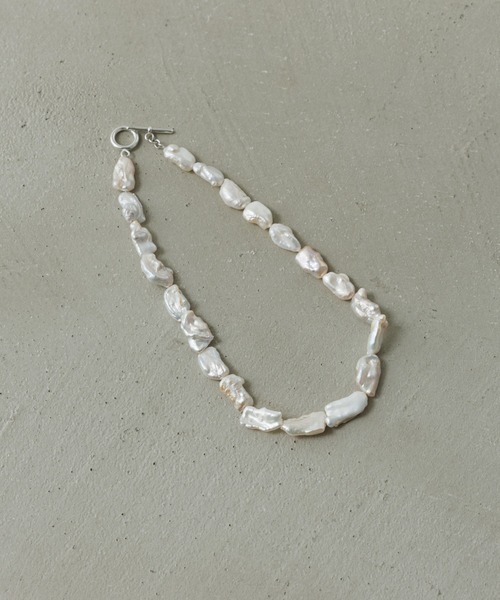 ADAM ET ROPE'(アダムエロペ)の「【EMOELLE】freshwater pearl choker(チョーカー・レディース・オフホワイト・FREE)」の6枚目の写真