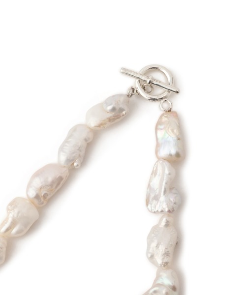 ADAM ET ROPE'(アダムエロペ)の「【EMOELLE】freshwater pearl choker(チョーカー・レディース・オフホワイト・FREE)」の9枚目の写真