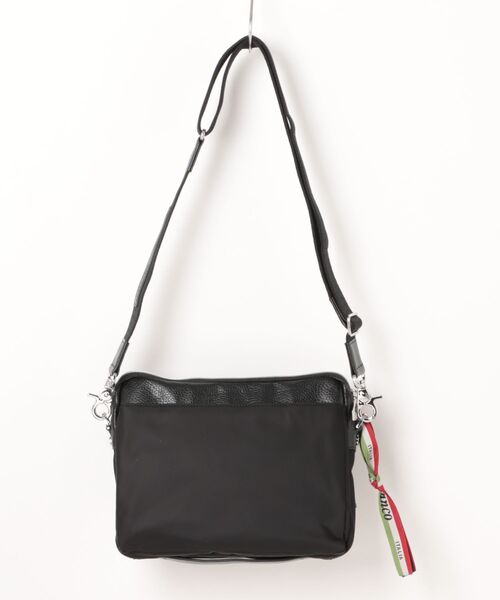 Orobianco（オロビアンコ）の「ショルダーバッグ プレーファミリア 横型 91331（ショルダーバッグ・メンズ・ネイビー/ブラック・FREE）」の3枚目の写真