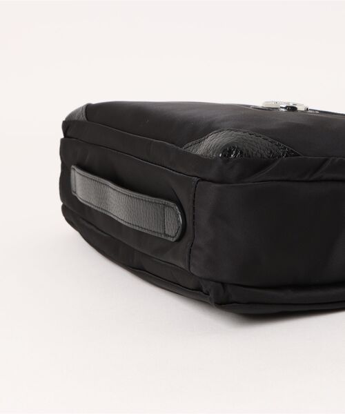 Orobianco（オロビアンコ）の「ショルダーバッグ プレーファミリア 横型 91331（ショルダーバッグ・メンズ・ネイビー/ブラック・FREE）」の4枚目の写真