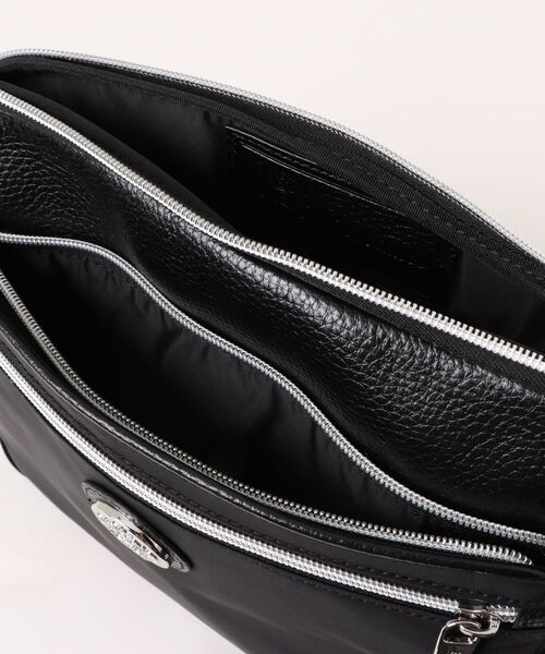 Orobianco（オロビアンコ）の「ショルダーバッグ プレーファミリア 横型 91331（ショルダーバッグ・メンズ・ネイビー/ブラック・FREE）」の5枚目の写真