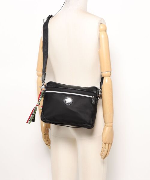 Orobianco（オロビアンコ）の「ショルダーバッグ プレーファミリア 横型 91331（ショルダーバッグ・メンズ・ネイビー/ブラック・FREE）」の6枚目の写真