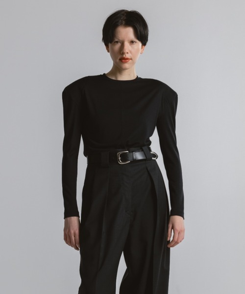 CINOH(チノ)の「WOOL JERSEY SHOULDER PADDED T-SHIRT(Tシャツ/カットソー・レディース・ホワイト系その他/ブラック・38)」の2枚目の写真
