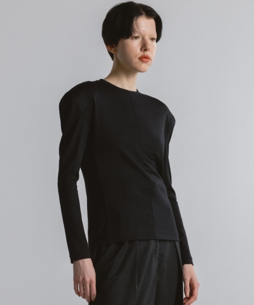 CINOH(チノ)の「WOOL JERSEY SHOULDER PADDED T-SHIRT(Tシャツ/カットソー・レディース・ホワイト系その他/ブラック・38)」の4枚目の写真