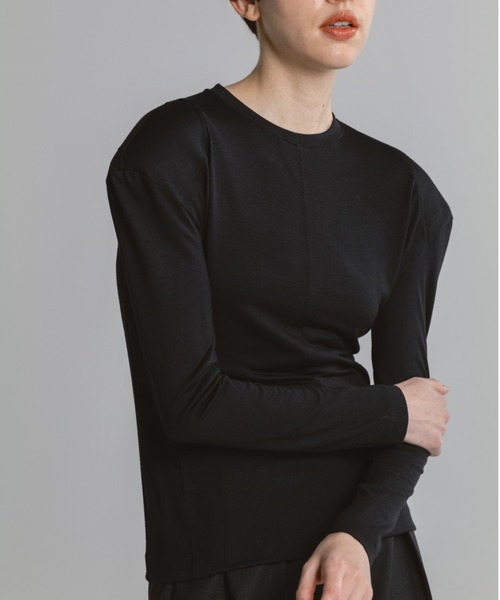 CINOH(チノ)の「WOOL JERSEY SHOULDER PADDED T-SHIRT(Tシャツ/カットソー・レディース・ホワイト系その他/ブラック・38)」の6枚目の写真