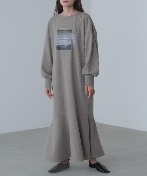 Bab(バブ)の「【選べるサイズ展開】前後2WAYホックプリントマーメイドスウェットワンピース(ワンピース・レディース・ネイビー/アイボリー/ブラウン系その他2/チャコールグレー/杢グレー・S/M)」の4枚目の写真