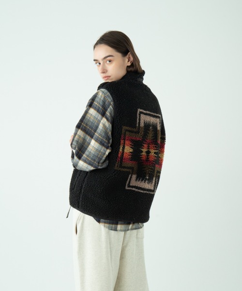 PENDLETON（ペンドルトン）の「ジャガードボア・スタンドベスト（ベスト・メンズ・マスタード/アイボリー/グレー系その他/ブラック系その他・LARGE/SMALL/MEDIUM）」の2枚目の写真