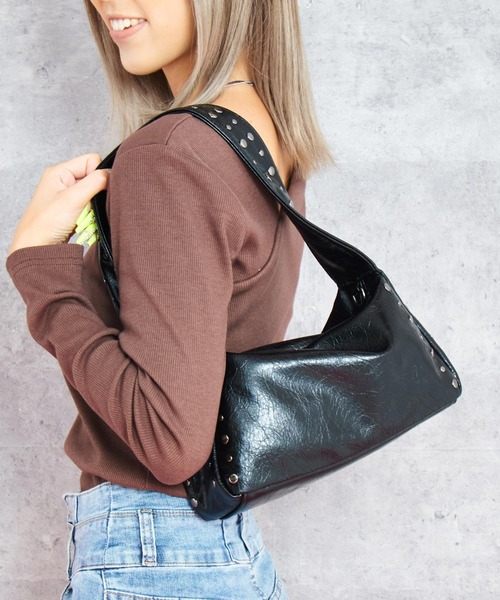 ANAP(アナップ)の「サイド スタッズ 2WAY バッグ(ショルダーバッグ・レディース・グレー/ブラック・ONE SIZE)」の5枚目の写真