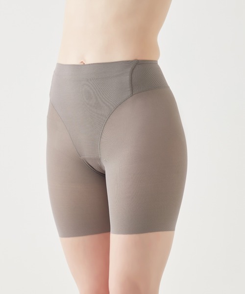 GUNZE（グンゼ）の「いいここち快適ショーツ スタイル改善計画 【ギュッと太もも】 2分丈ショーツ（ショーツ・レディース・ブラック/ワイン/シルバー系その他/ベージュ系その他・MEDIUM/LARGE/X-LARGE）」の4枚目の写真