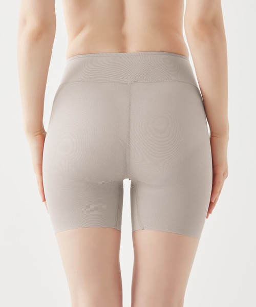 GUNZE（グンゼ）の「いいここち快適ショーツ スタイル改善計画 【ギュッと太もも】 2分丈ショーツ（ショーツ・レディース・ブラック/ワイン/シルバー系その他/ベージュ系その他・MEDIUM/LARGE/X-LARGE）」の7枚目の写真
